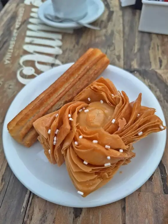 Tentación al paso: el dulce arte de los pastelitos y churros porteños