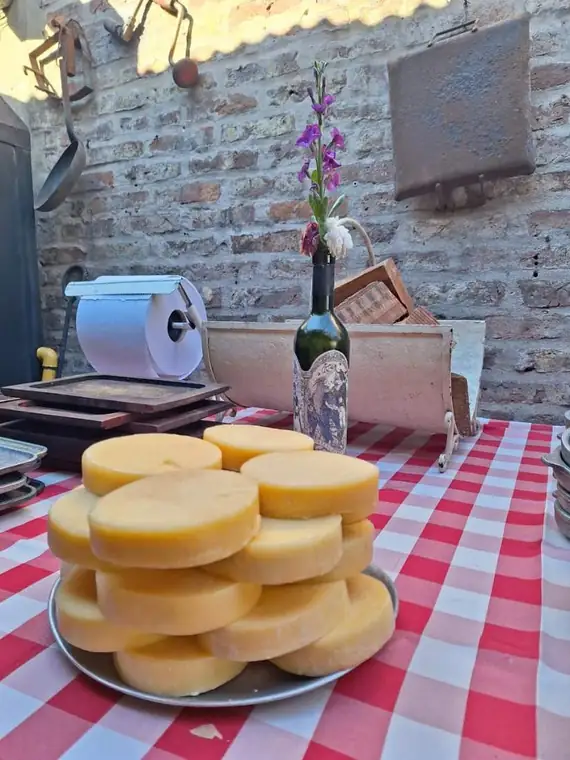 El ritual sagrado: la irresistible tentación de la provoleta argentina